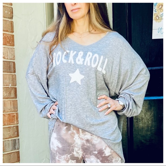 Made in Italy Rock and Roll soft loose Fit sweater - Picture 4 of 9